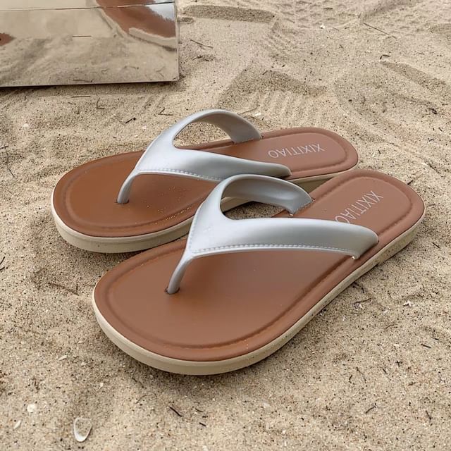 Flat Flip-Flops