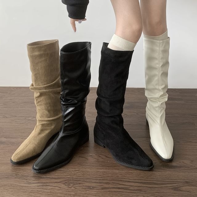 Bottes hautes pointues en similicuir