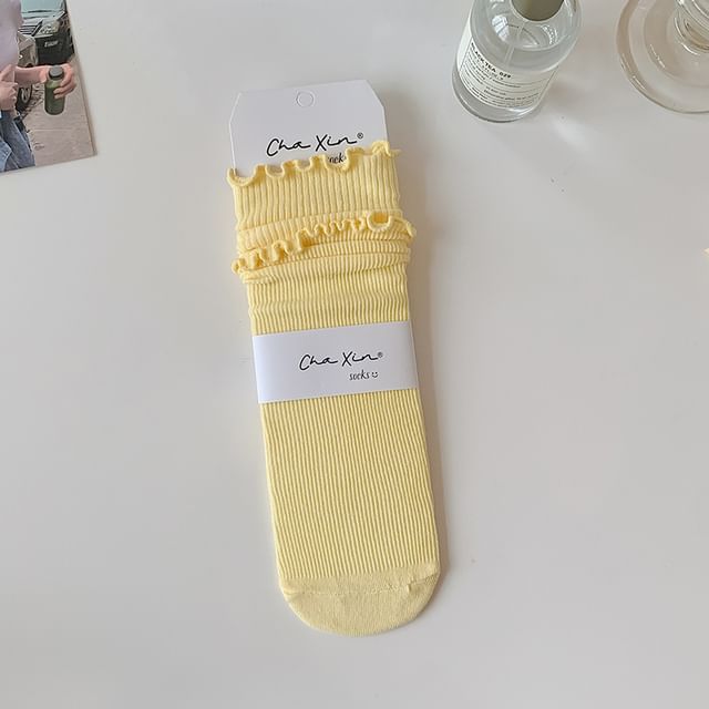 Einfarbige Socken mit gekräuseltem Rand