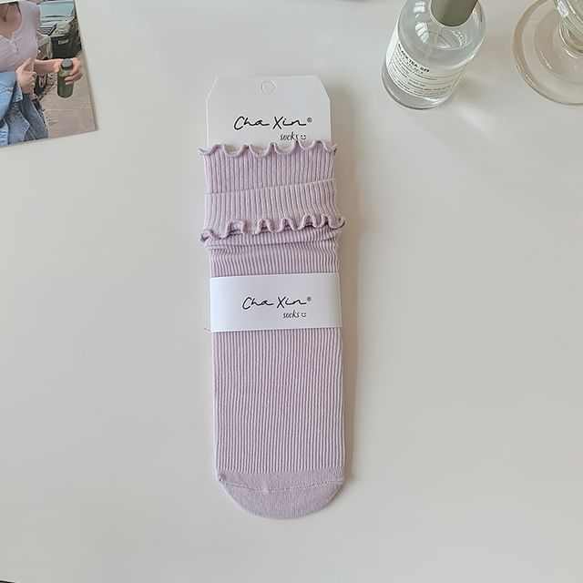 Einfarbige Socken mit gekräuseltem Rand