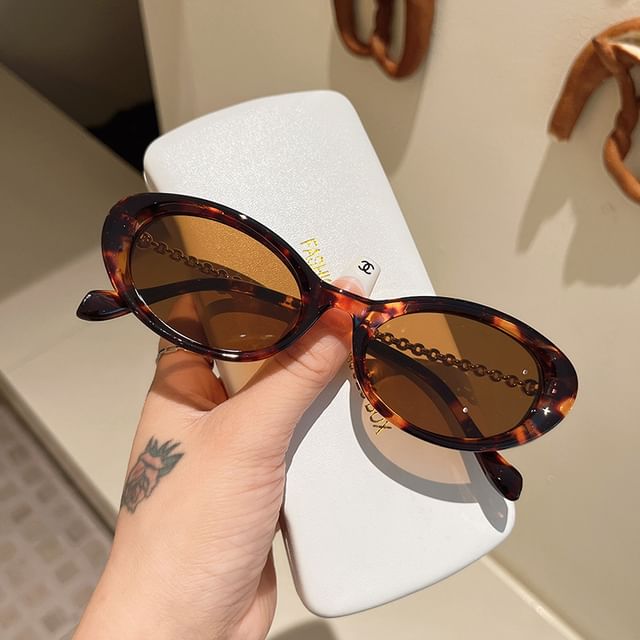 Oval Plastic Sunglasses