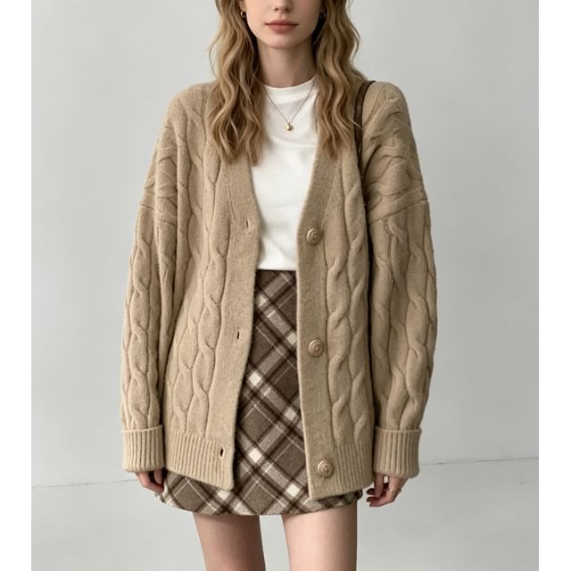Long Sleeve V-Neck Cable Knit Cardigan