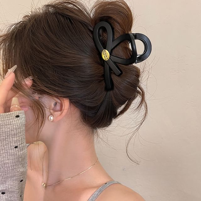 Cutout Hair Claw