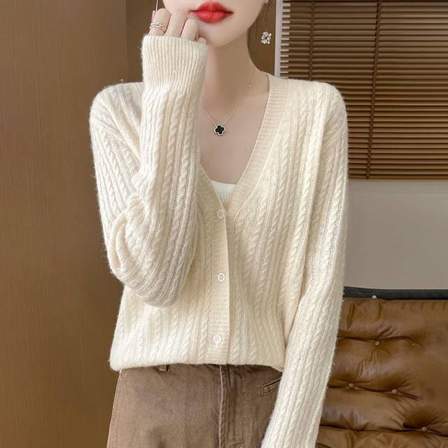 Cardigan en maille torsadée à col en V