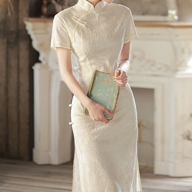 Short Sleeve Mandarin Collar Floral Embroidered Midi A-Line Qipao