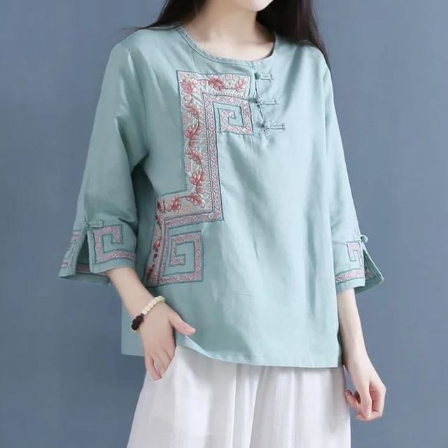 3/4 Sleeve Crew Neck Floral Embroidered Blouse