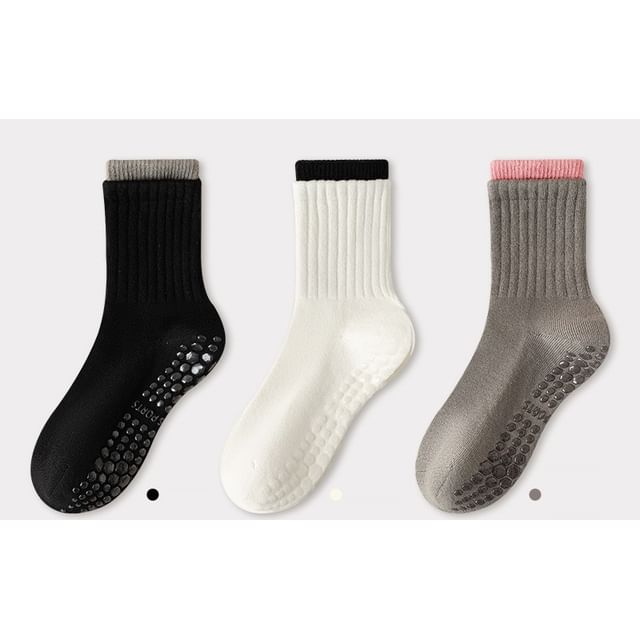 Contrast Trim Ribbed Yoga Short Socks / Set