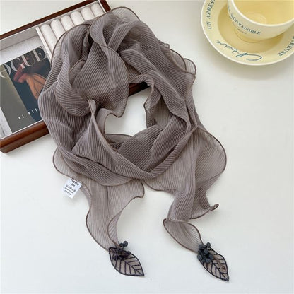 Leaf Detail Ribbed Ruffle Scarf