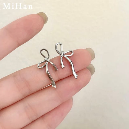 Sterling Silver Ribbon Stud Earring