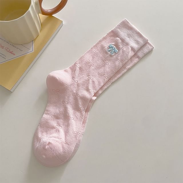 Socken mit Schleifenstickerei