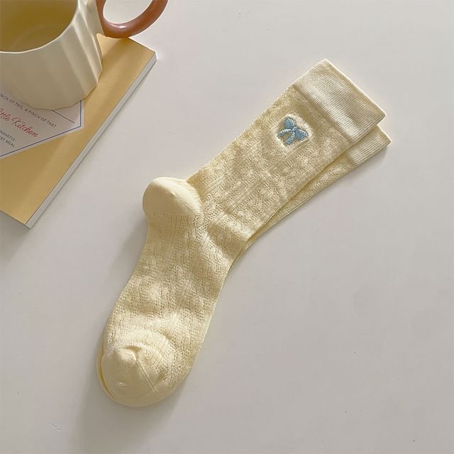 Socken mit Schleifenstickerei