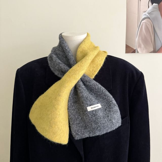 Two-Tone Knit Scarf