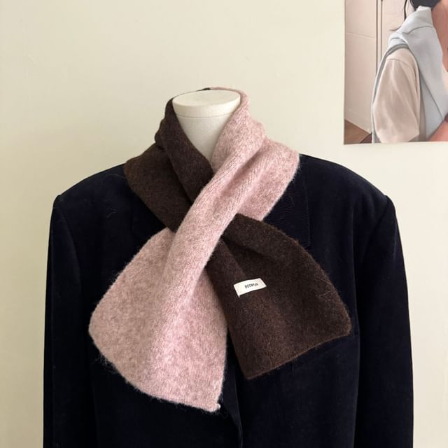 Two-Tone Knit Scarf