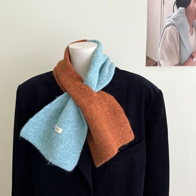 Two-Tone Knit Scarf