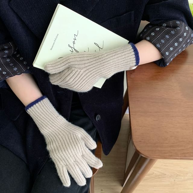 Two-Tone Touchscreen Knit Gloves