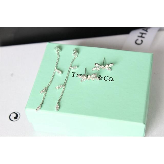 Rhinestone Alloy Dangle Earring