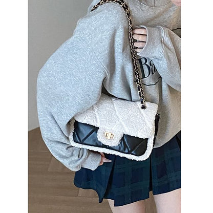 Chain Strap Fleece Panel Quilted Faux Leather Flap Shoulder Bag