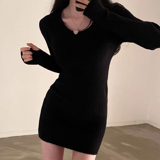 Long-Sleeve Scoop Neck Plain Ribbed Knit Mini Sheath Dress