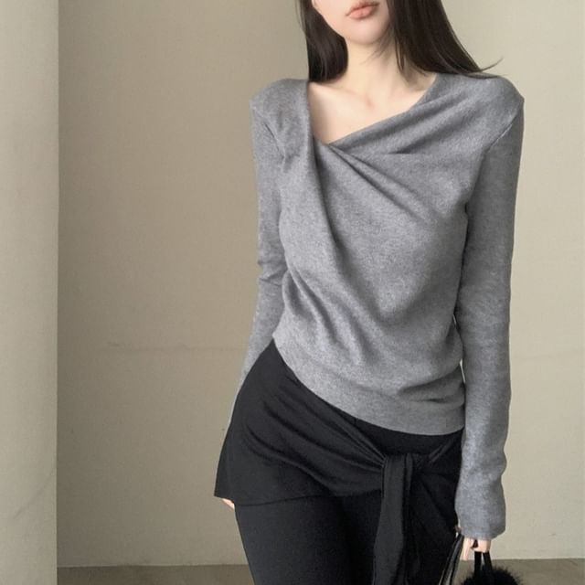 Long-Sleeve Asymmetrical Neck Plain Ruched Slim Fit Knit Top