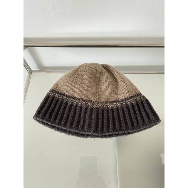 Two-Tone Knit Bucket Hat