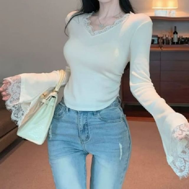 Lace Trim V-Neck T-Shirt with Long Sleeves
