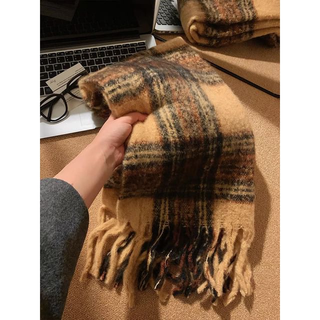 Dog Applique / Plaid Scarf