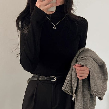 Long-Sleeve Mock Neck Plain T-Shirt