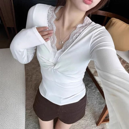 Twisted Lace Trim Fitted V-Neck Tee with Long Sleeves