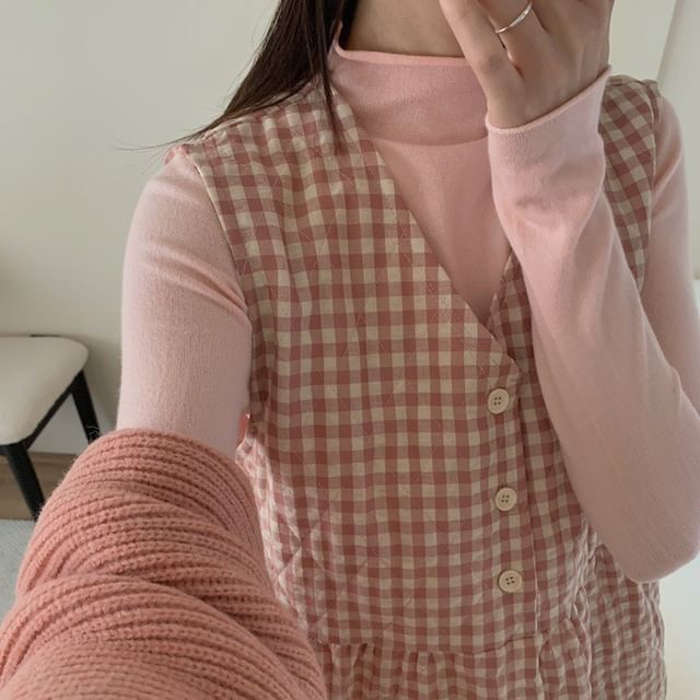 Long-Sleeve Mock Neck Plain Tee / V-Neck Gingham Quilted Half-Buttoned Midi Jumper Dress