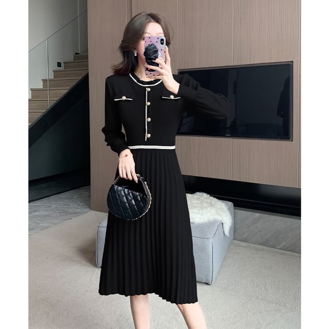 Long-Sleeve Crew Neck Plain Pleated Hem Knit A-Line Dress