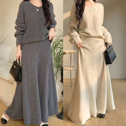 Two-Piece Set: V-Neck Sweater & Knit Maxi Skirt - Distressed Style