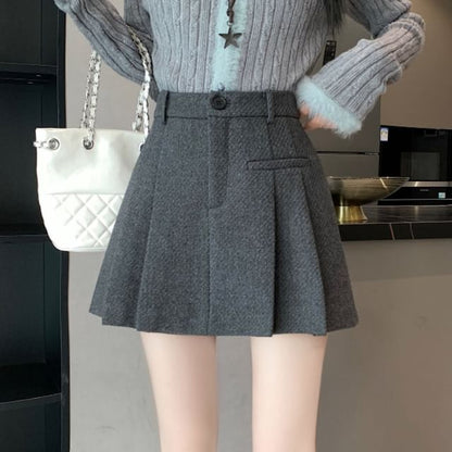 High-Waisted Pleated A-Line Mini Skirt - Solid Design