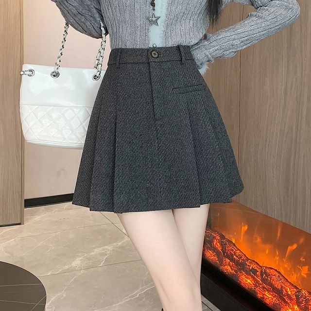 High-Waisted Pleated A-Line Mini Skirt - Solid Design