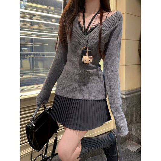 Lace Halter Top / Long-Sleeve V-Neck Knit / High-Rise Pleated Mini Flared Skirt