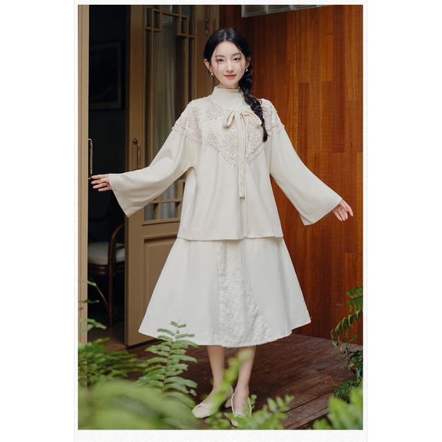 Long-Sleeve High Neck Plain Floral Top / Long-Sleeve High Neck Plain Midi Knit Dress