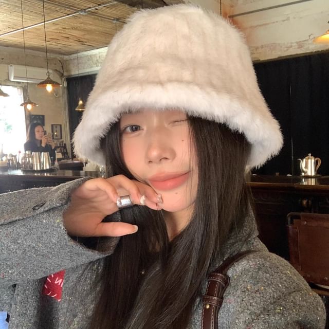 Plain Fluffy Bucket Hat