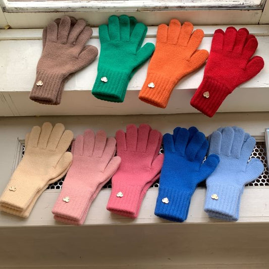 Heart Buttoned Knit Gloves