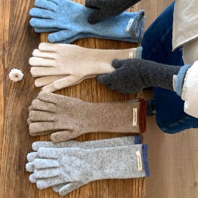Applique Contrast Trim Knit Gloves