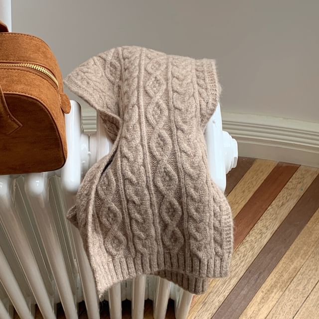 Plain Cable-Knit Scarf