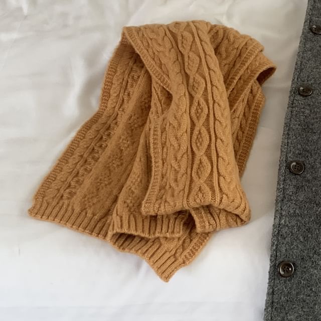 Plain Cable-Knit Scarf