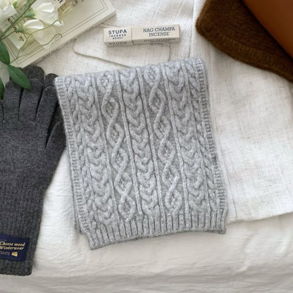 Plain Cable-Knit Scarf
