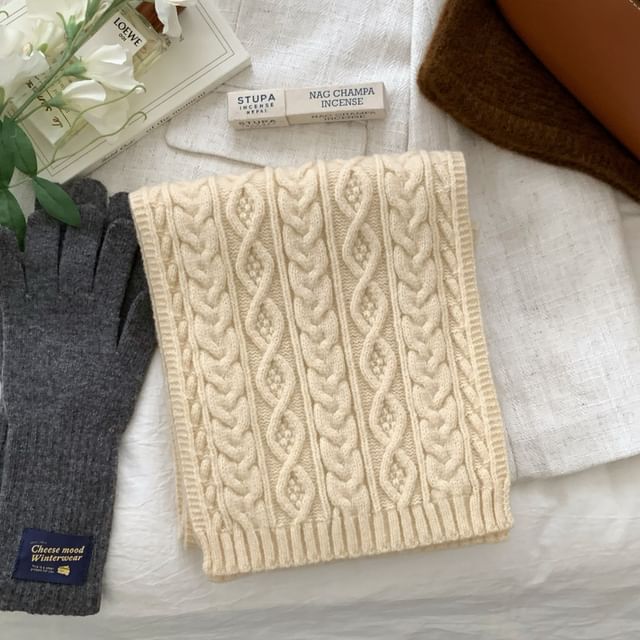 Plain Cable-Knit Scarf