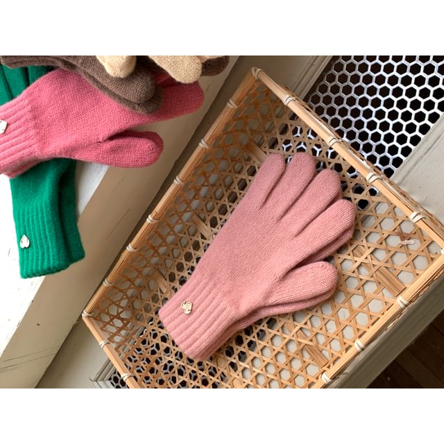 Heart Buttoned Knit Gloves