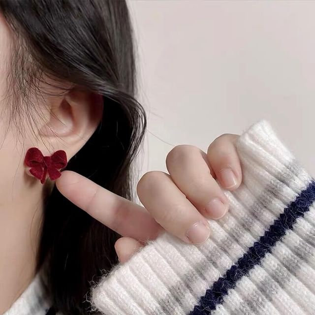 Bow Stud Earring / Clip On Earring
