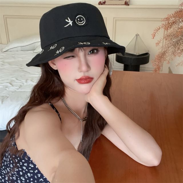 Smiley Face Embroidered Bucket Hat – SpreePicky