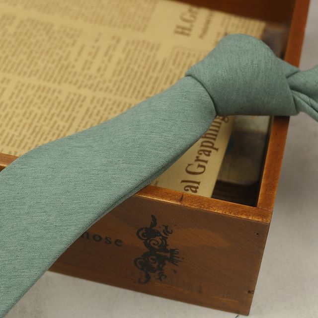 Plain Woolen Tie