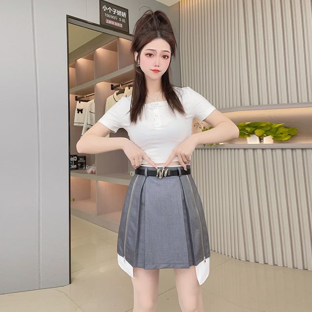 Asymmetrical Pleated Mini Skirt with High Rise and Zip Detail