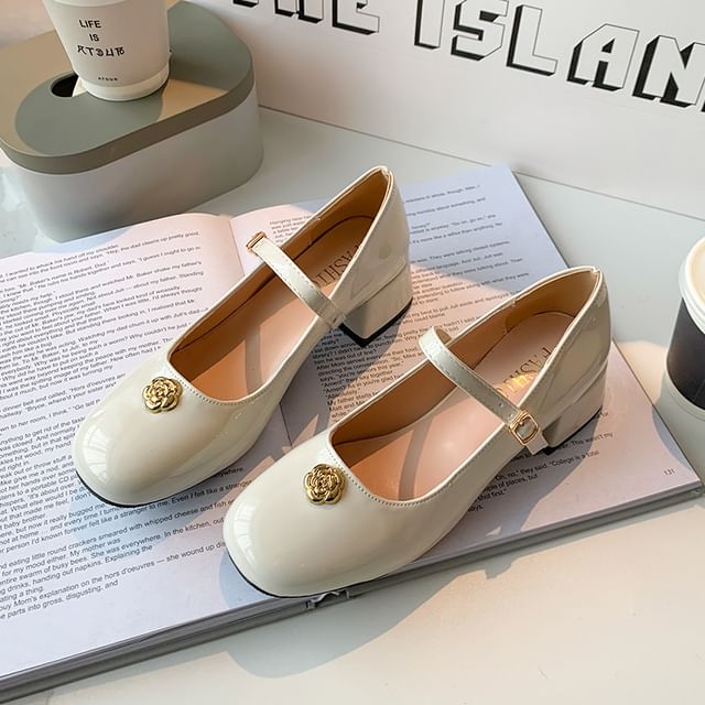 Chunky Heel Flower Accent Patent Leather Mary Jane Pumps