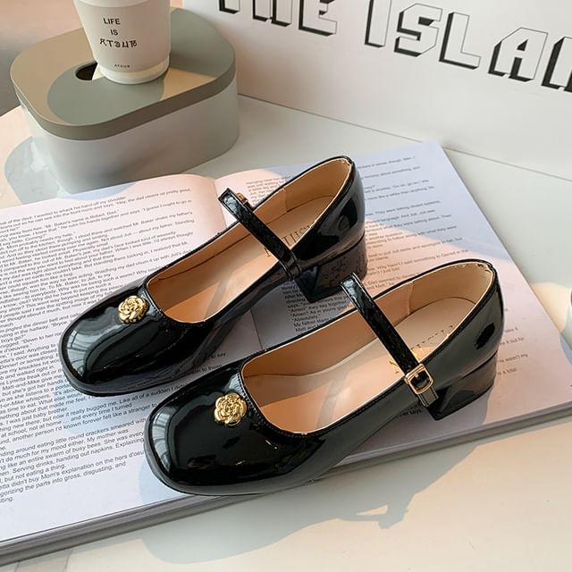 Chunky Heel Flower Accent Patent Leather Mary Jane Pumps