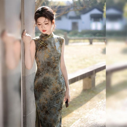 Sleeveless Floral Side-Slit Midi Qipao
